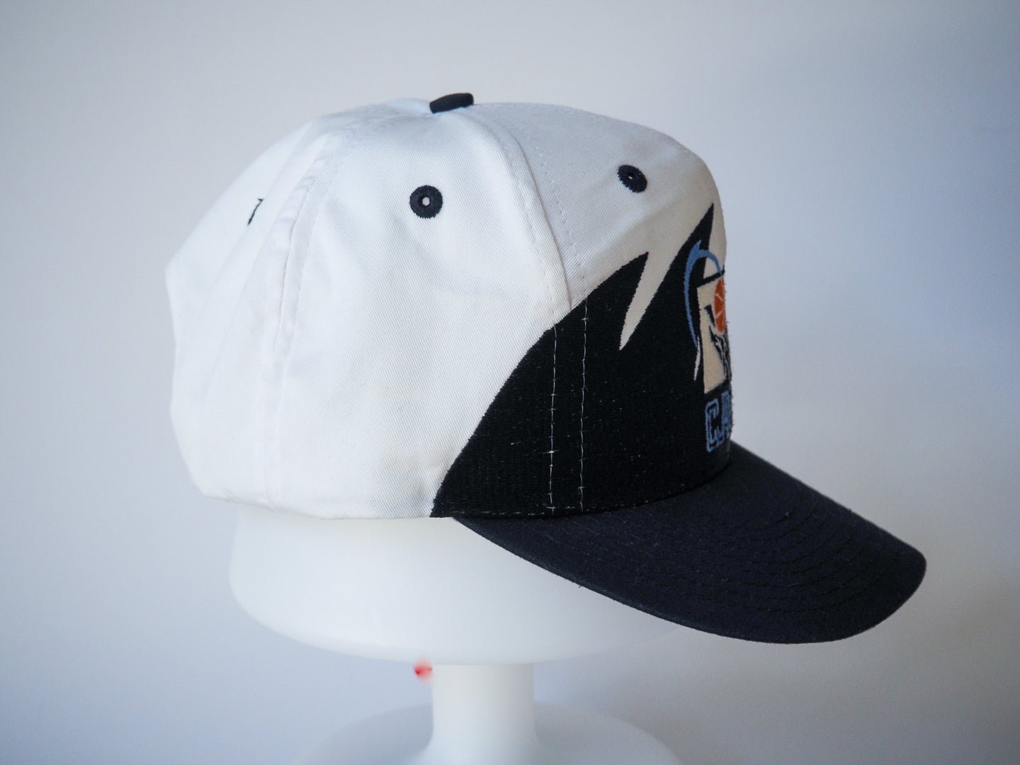 Rare 90s Cleveland Cavaliers Sharktooth Snapback – Vintage Logo 7 Accessories - Logo 7 - Afterthought Vintage