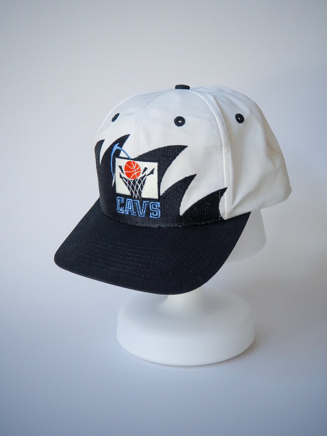 Rare 90s Cleveland Cavaliers Sharktooth Snapback – Vintage Logo 7 Accessories - Logo 7 - Afterthought Vintage
