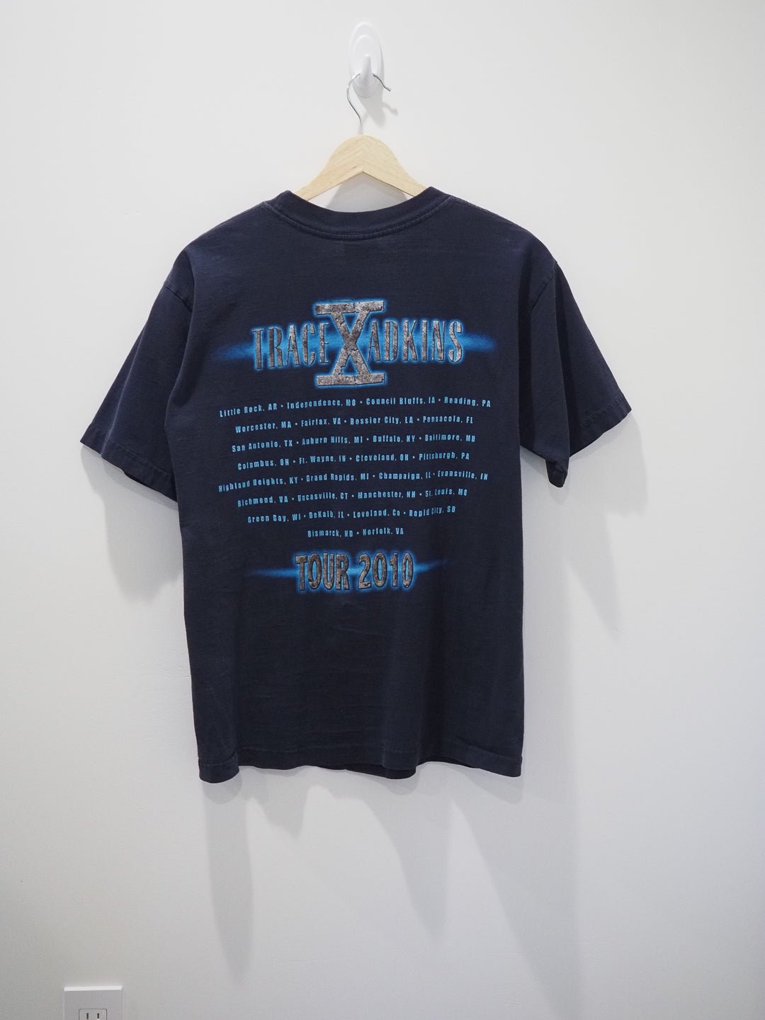 Trace Adkins 2010 Country Music Tour T-Shirt – Bayside Tag, Made in USA, Navy, Size M Clothes - Bayside - Afterthought Vintage