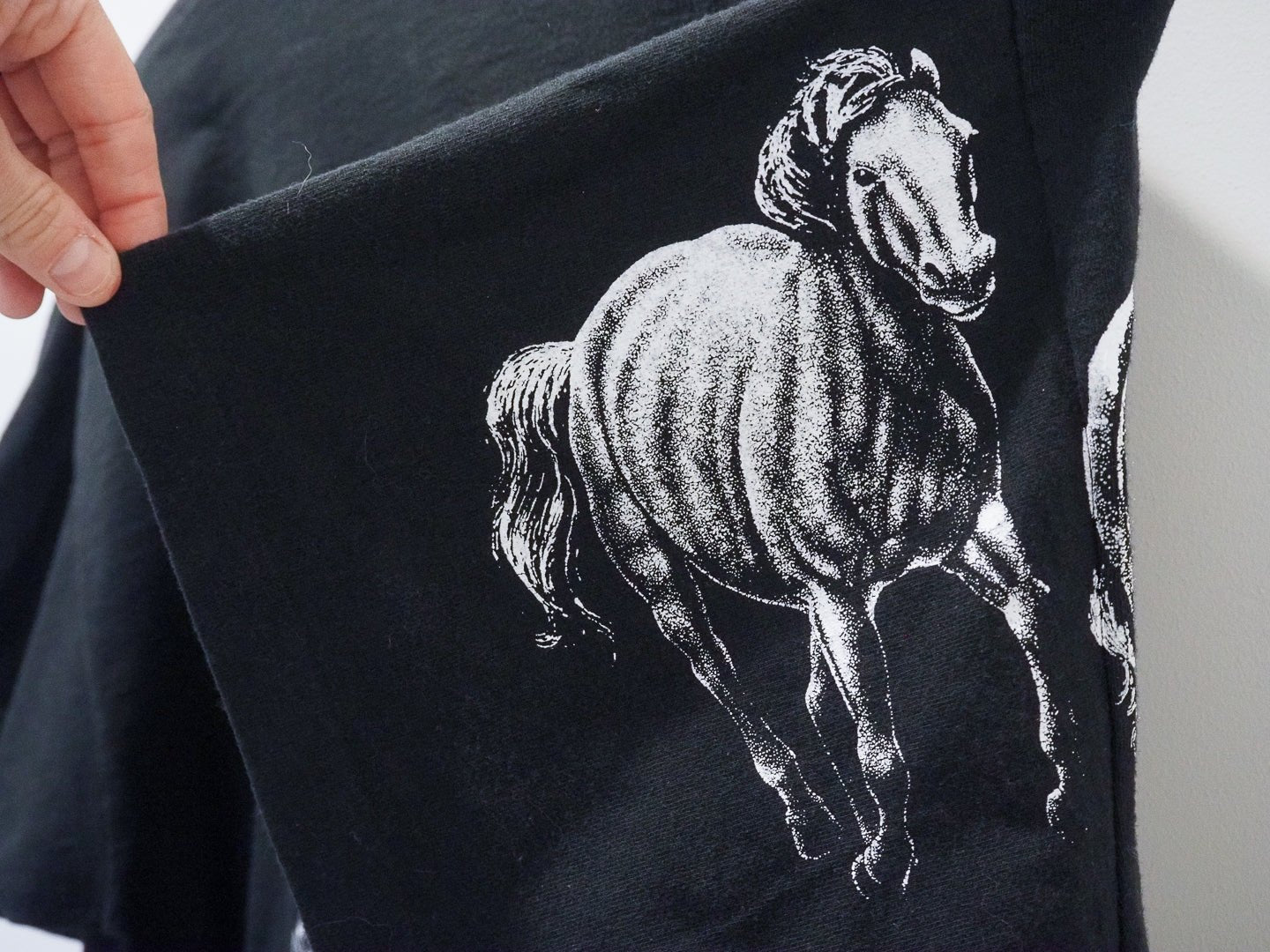 Vintage 1990s Wildhorse Saloon Nashville T-Shirt – Allover Horse Print Clothes - Fruit of The Loom - Afterthought Vintage